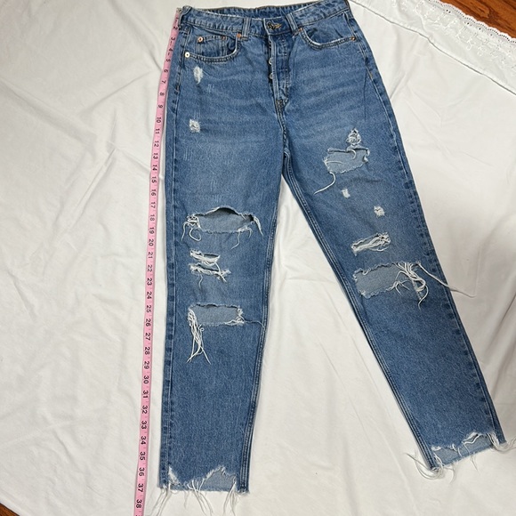 H&M Divided Distressed Jeans - Picture 7 of 9